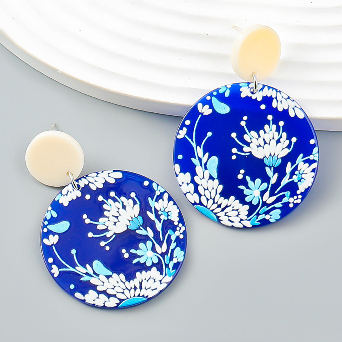 Venta al por mayor Pendientes redondos de aleación de placa de ácido acético